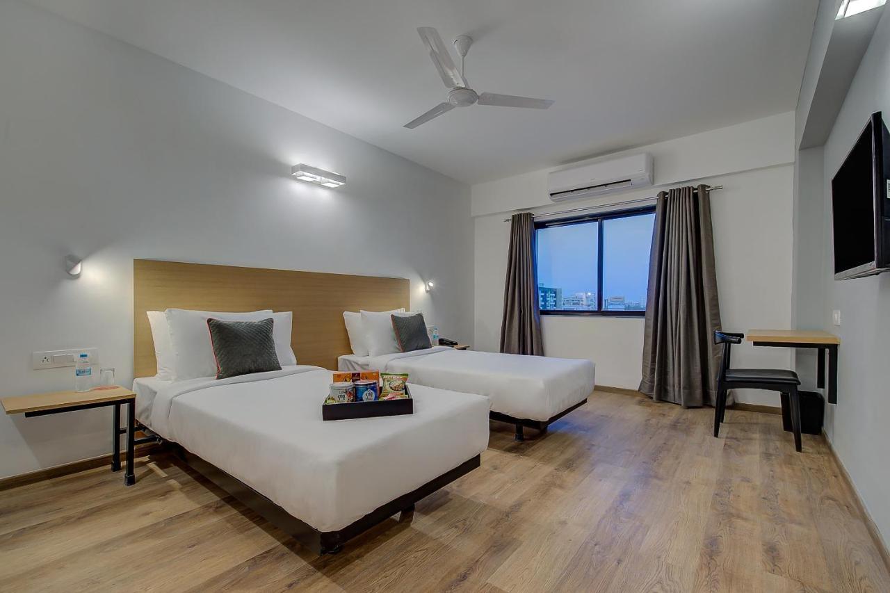 Отель Oyo Townhouse 048 Hadapsar Phursungi Экстерьер фото